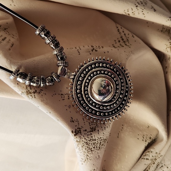 ic0n collection Jewelry - Traditional Beautiful Oxidized Silver Leather  Strap Necklace